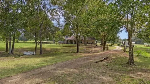 249 Cr 350, Broaddus, TX 75929