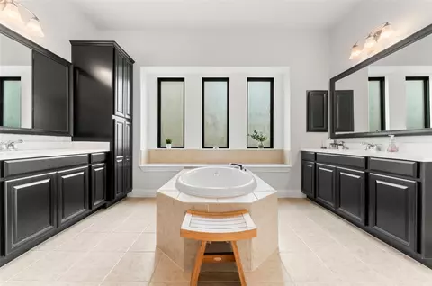 Bath - 1053 Bat Hawk Ct, Conroe, TX 77385 photo 1 of 5