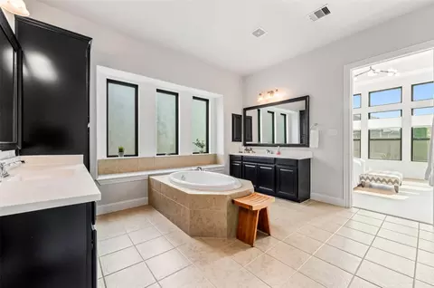 Bath - 1053 Bat Hawk Ct, Conroe, TX 77385 photo 2 of 5