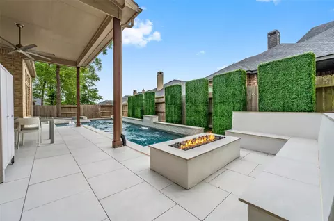 Exterior - 1053 Bat Hawk Ct, Conroe, TX 77385 photo 6 of 7