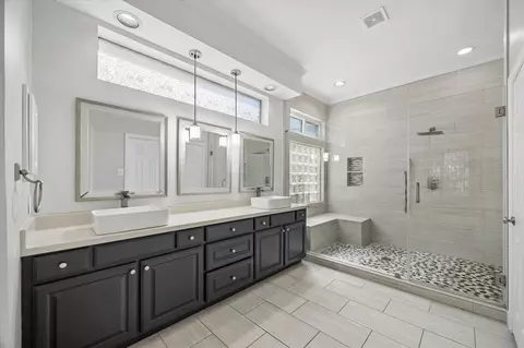 Bath - 4707 Stackstone Ln, Katy, TX 77450 photo 2 of 6