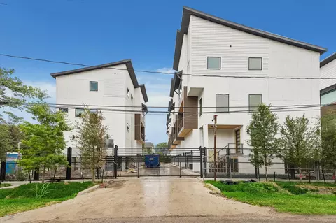 1034 W 17th St #A, Houston, TX 77008