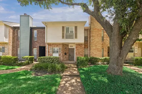 1035 Fountain View Dr, Houston, TX 77057