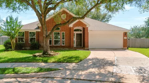 16811 Pheasant Rdg, Sugar Land, TX 77498