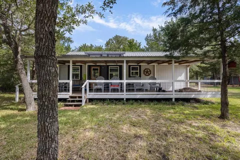 455 Sandy Ln, Fayetteville, TX 78940