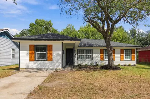 6139 Westover St, Houston, TX 77033