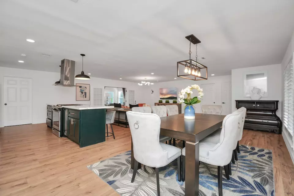 Dining - 2619 Stoney Brook Dr, Houston, TX 77063 photo 2 of 2