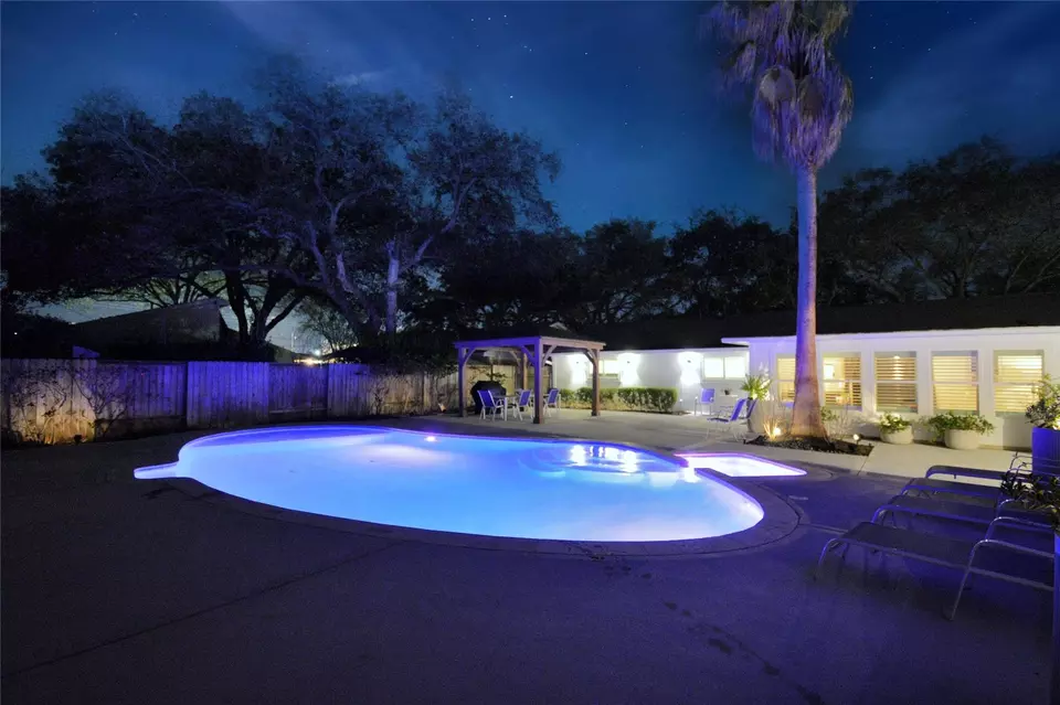 Exterior - 2619 Stoney Brook Dr, Houston, TX 77063 photo 5 of 8