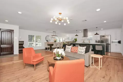 Living - 2619 Stoney Brook Dr, Houston, TX 77063 photo 1 of 2