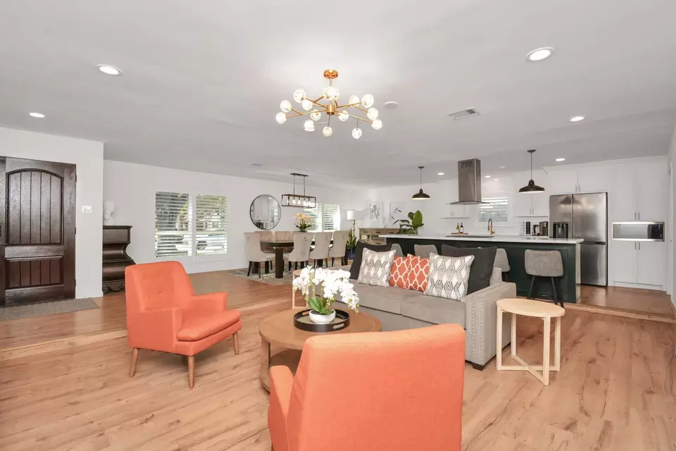 Living - 2619 Stoney Brook Dr, Houston, TX 77063 photo 1 of 2