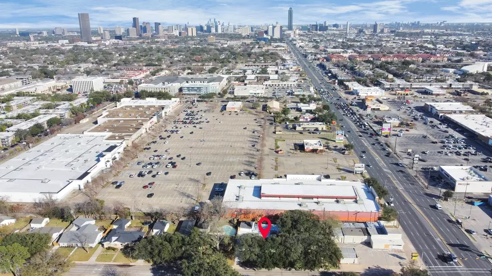 View/Area - 2619 Stoney Brook Dr, Houston, TX 77063 photo 2 of 2