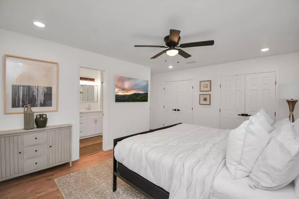 Bedroom - 2619 Stoney Brook Dr, Houston, TX 77063 photo 2 of 7