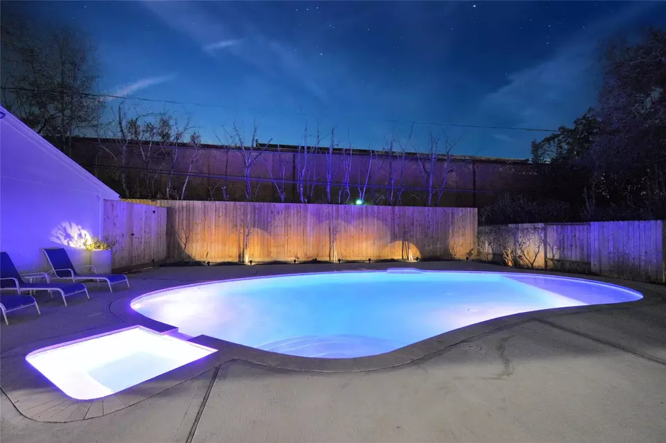 Exterior - 2619 Stoney Brook Dr, Houston, TX 77063 photo 8 of 8