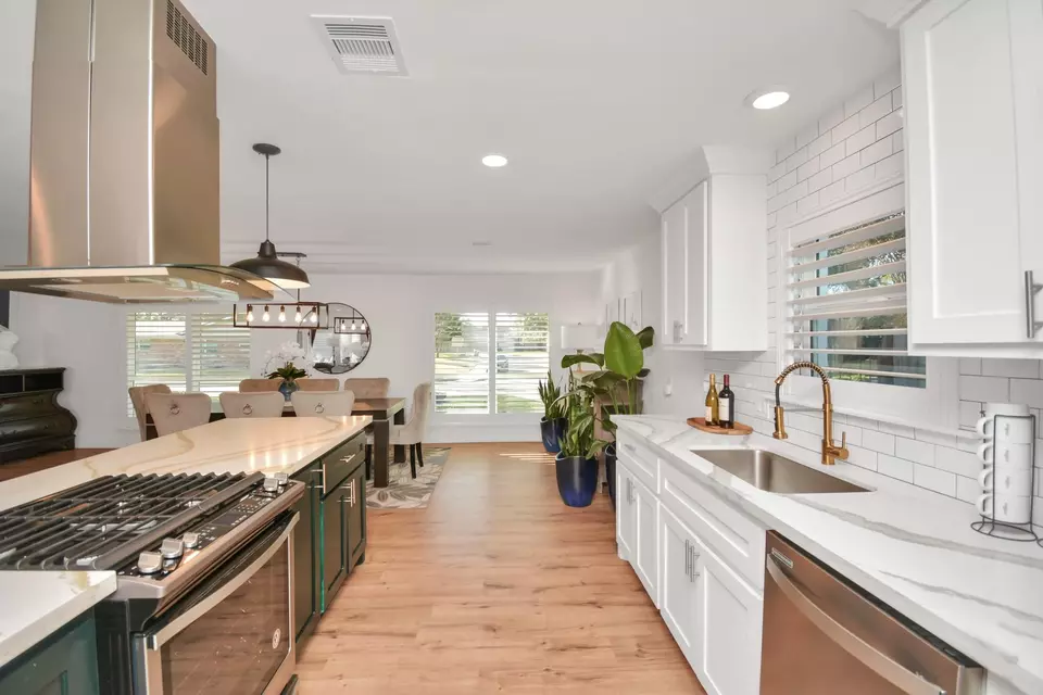 Kitchen - 2619 Stoney Brook Dr, Houston, TX 77063 photo 2 of 2