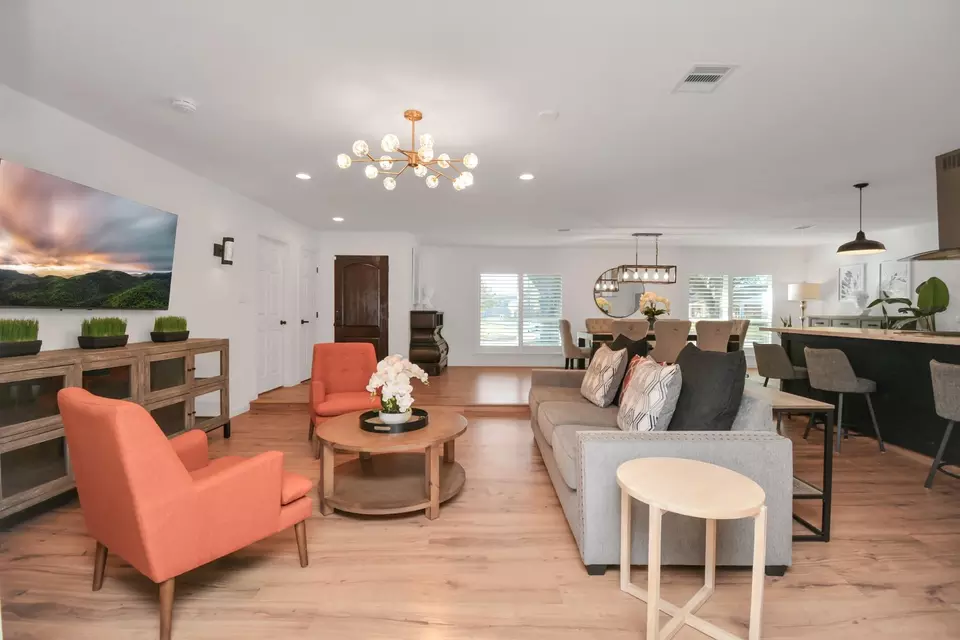 Living - 2619 Stoney Brook Dr, Houston, TX 77063 photo 2 of 2