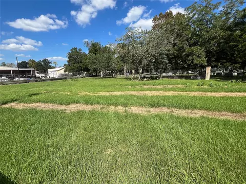 425429 Loggins Dr, West Columbia, TX 77486
