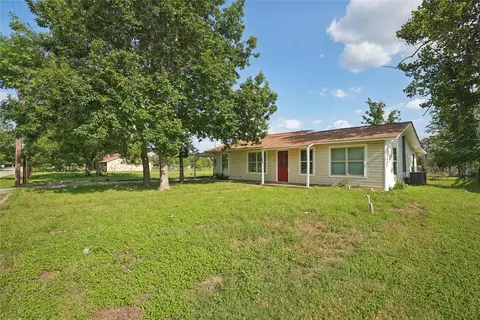 109 2nd St, Center Point, TX 78010