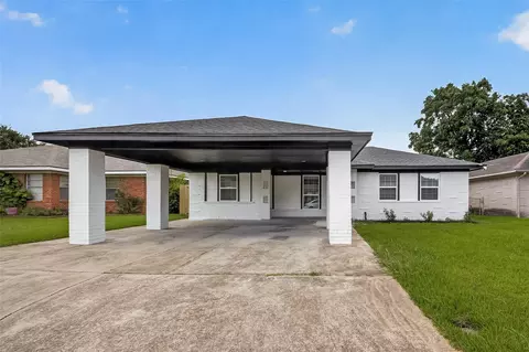 8755 Cowart St, Houston, TX 77029