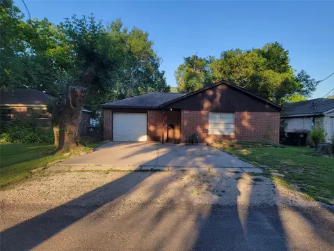 116 N Coffelt St, Alvin, TX 77511