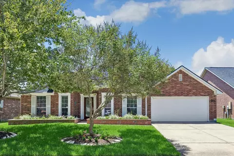 1015 Hyland Ln, League City, TX 77573
