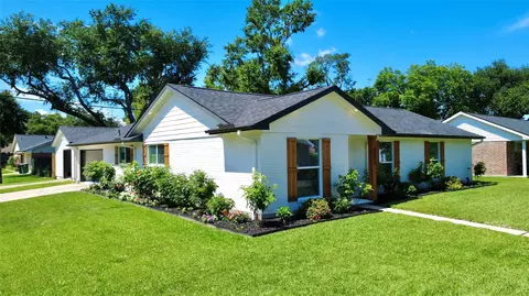 5803 Libbey Ln, Houston, TX 77092