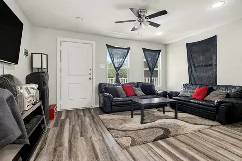 4421 Caplin St, Houston, TX 77026