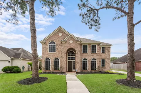 132 Emerald Cloud Ln, League City, TX 77573