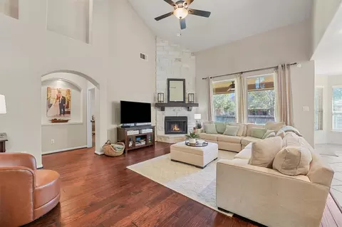 111 Meadow Valley Dr, Conroe, TX 77384