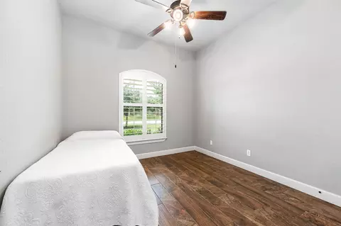 Bedroom - 720 Rustic Oaks Dr, Angleton, TX 77515 photo 2 of 4