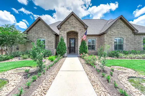 Exterior - 720 Rustic Oaks Dr, Angleton, TX 77515 photo 4 of 12