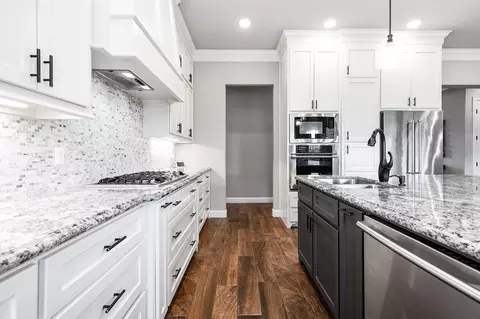 Kitchen - 720 Rustic Oaks Dr, Angleton, TX 77515 photo 4 of 4