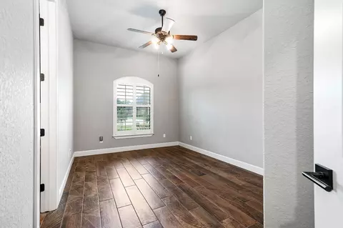 Bedroom - 720 Rustic Oaks Dr, Angleton, TX 77515 photo 3 of 4