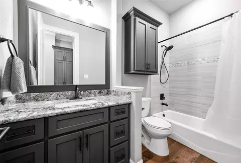 Bath - 720 Rustic Oaks Dr, Angleton, TX 77515 photo 4 of 5