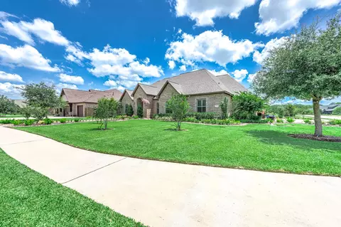 Exterior - 720 Rustic Oaks Dr, Angleton, TX 77515 photo 11 of 12