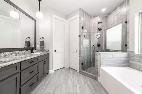 Bath - 720 Rustic Oaks Dr, Angleton, TX 77515 photo 1 of 5