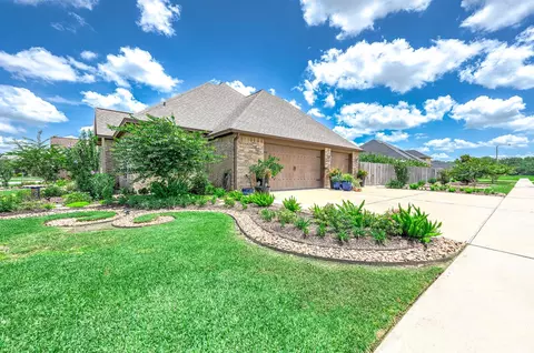 Exterior - 720 Rustic Oaks Dr, Angleton, TX 77515 photo 9 of 12