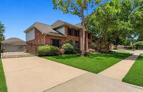 1407 Pine Meadow Ct, Pearland, TX 77581