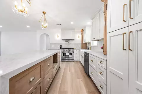 10814 Moonlight Dr, Houston, TX 77096