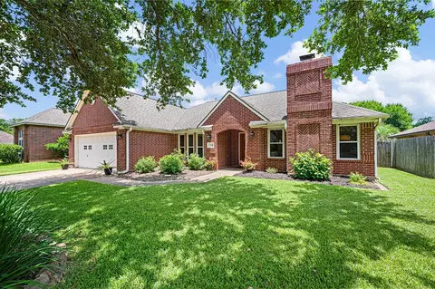 116 Zinnia St, Lake Jackson, TX 77566
