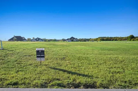 10925 Dauphine St, Willis, TX 77318