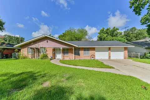1904 Amy Dr, Baytown, TX 77520