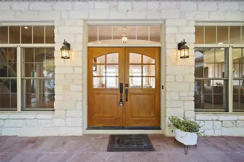 6103 Lakeshore Dr, Leander, TX 78645