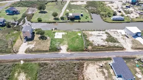 1241 N Loop Rd, Crystal Beach, TX 77650
