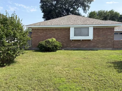 234 Edgebrook Dr, Houston, TX 77034