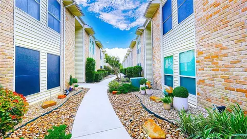 2300 Augusta Dr #22, Houston, TX 77057