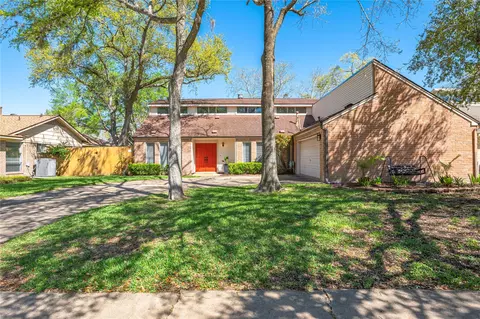 16419 Laurelfield Dr, Houston, TX 77059