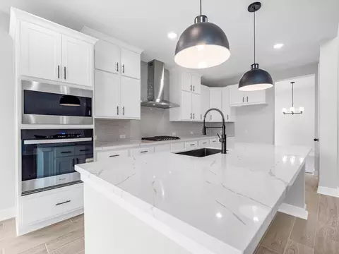 Kitchen - 216 Silver Sage Ct, Conroe, TX 77304 photo 2 of 4