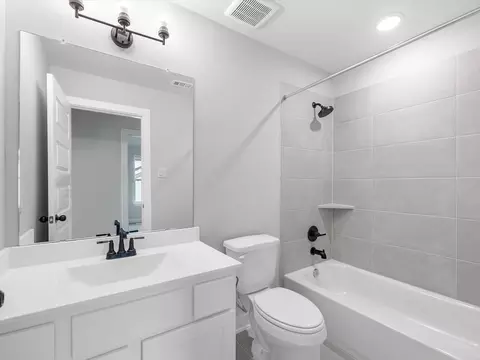 Bath - 216 Silver Sage Ct, Conroe, TX 77304 photo 3 of 3