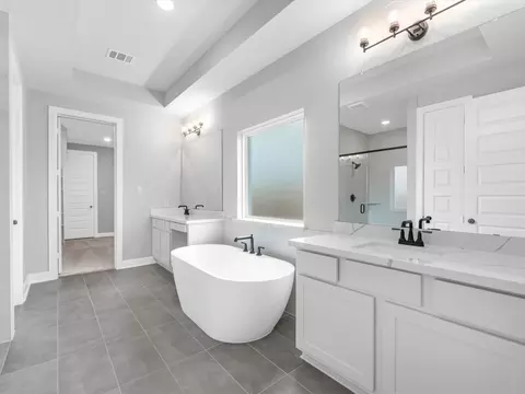 Bath - 216 Silver Sage Ct, Conroe, TX 77304 photo 1 of 3