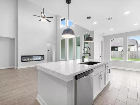 Kitchen - 216 Silver Sage Ct, Conroe, TX 77304 photo 4 of 4